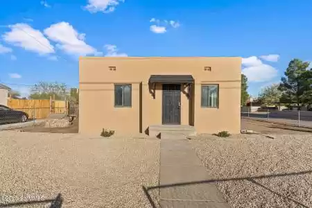 697 Melendres Street, Las Cruces, New Mexico 88005, 4 Bedrooms Bedrooms, ,2 BathroomsBathrooms,Residential Income,For Sale,Melendres,2500017