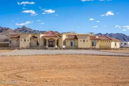 8200 Dripping Springs Road, Las Cruces, New Mexico 88011, 4 Bedrooms Bedrooms, ,5 BathroomsBathrooms,Residential,For Sale,Dripping Springs,2500421