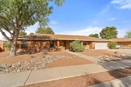 2961 Topley Avenue, Las Cruces, New Mexico 88005, 3 Bedrooms Bedrooms, ,2 BathroomsBathrooms,Residential,For Sale,Topley,2501181