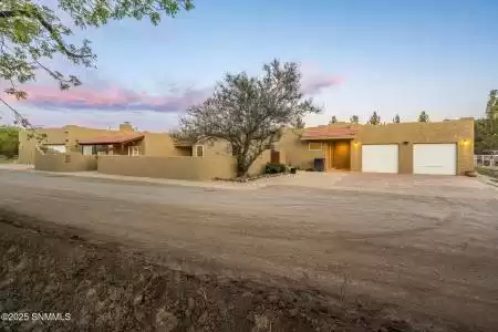 3070 Estrada Road, Mesilla, New Mexico 88046, 3 Bedrooms Bedrooms, ,3 BathroomsBathrooms,Residential,For Sale,Estrada,2501193