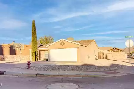 6520 Phoenix Street, Las Cruces, New Mexico 88012, 3 Bedrooms Bedrooms, ,2 BathroomsBathrooms,Residential,For Sale,Phoenix,2500596
