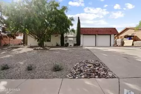 1714 Royal Drive, Las Cruces, New Mexico 88011, 3 Bedrooms Bedrooms, ,2 BathroomsBathrooms,Residential,For Sale,Royal,2501352