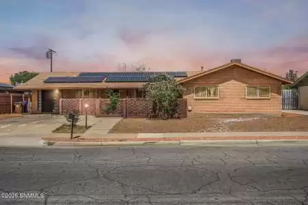2011 Crescent Drive, Las Cruces, New Mexico 88005, 3 Bedrooms Bedrooms, ,1 BathroomBathrooms,Residential,For Sale,Crescent,2501514