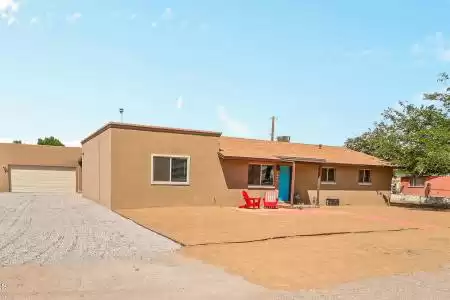 3026 Los Arenales Street, Las Cruces, New Mexico 88005, 3 Bedrooms Bedrooms, ,2 BathroomsBathrooms,Residential,For Sale,Los Arenales,2501550
