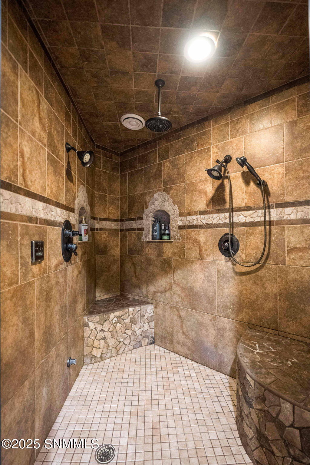 36-web-or-mls-Snappin Homes (Renoir8095)