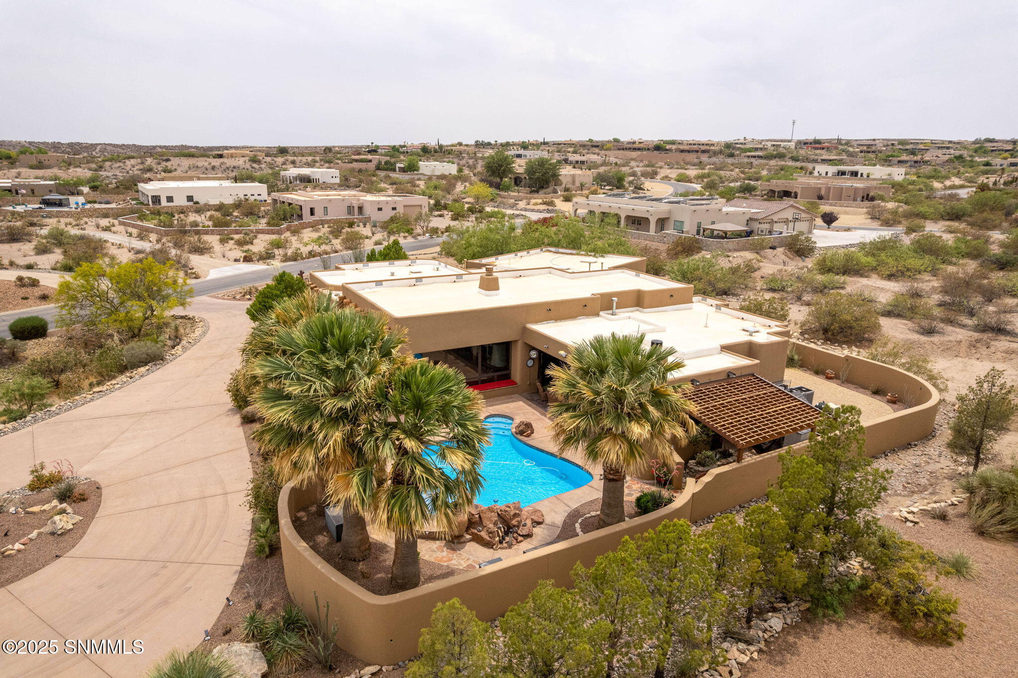 86-web-or-mls-Snappin Homes (Renoir8095)