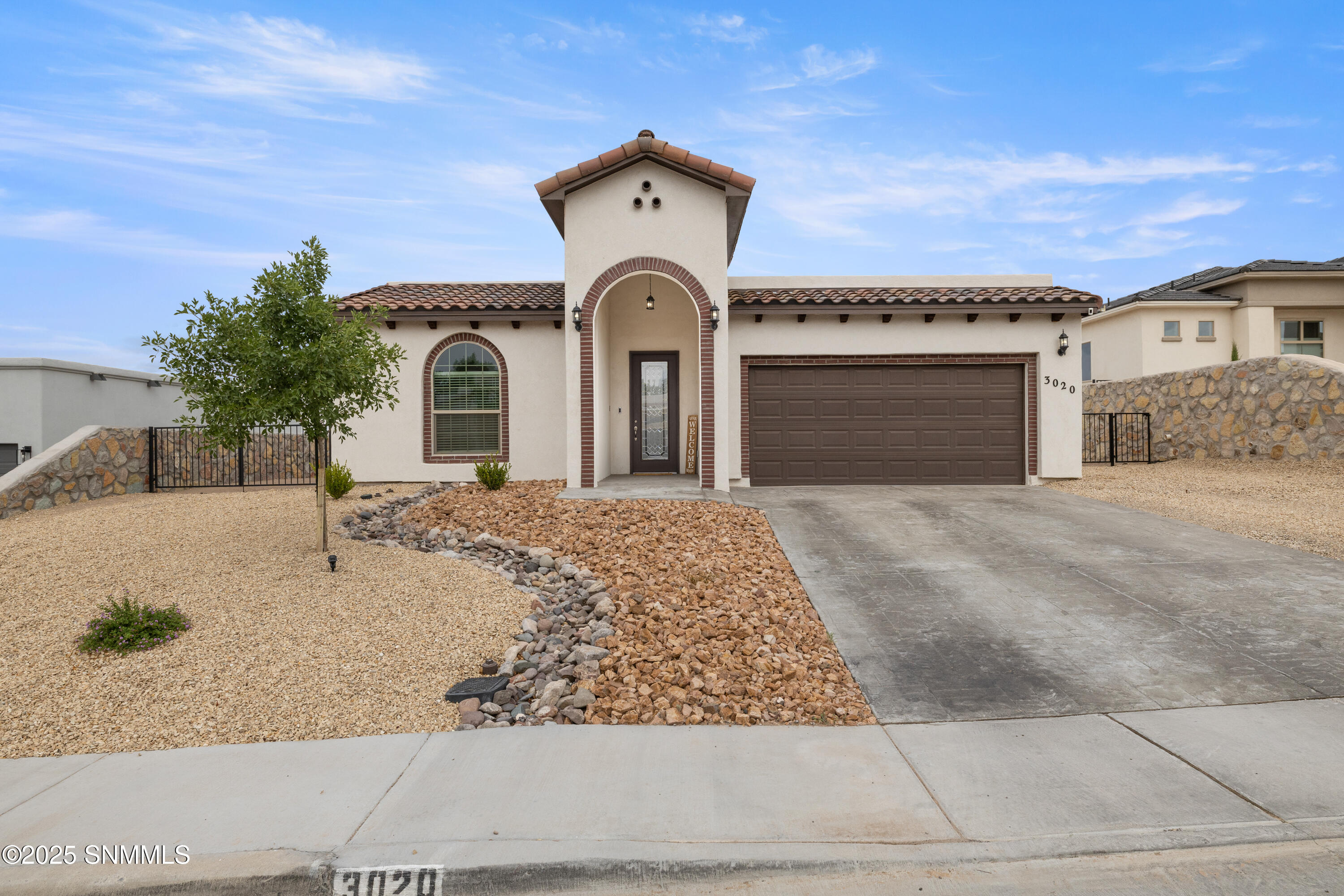 3020-E.-Springs-MLS-Camera-Guy-1