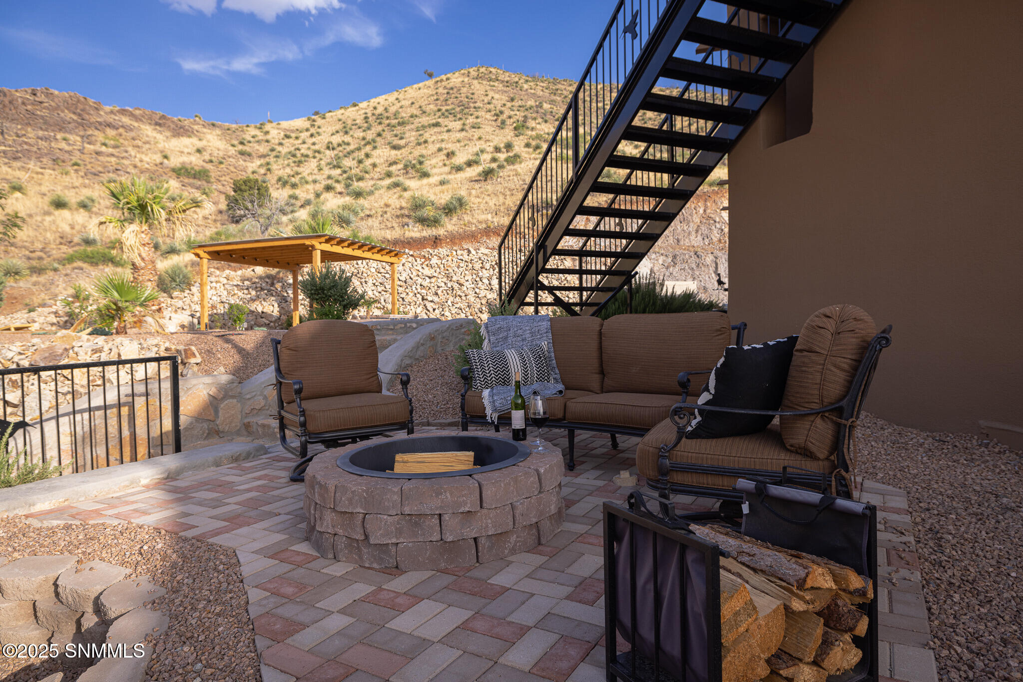 CW firepit 709D7C19-1B2E-4637-8025-E1C0B