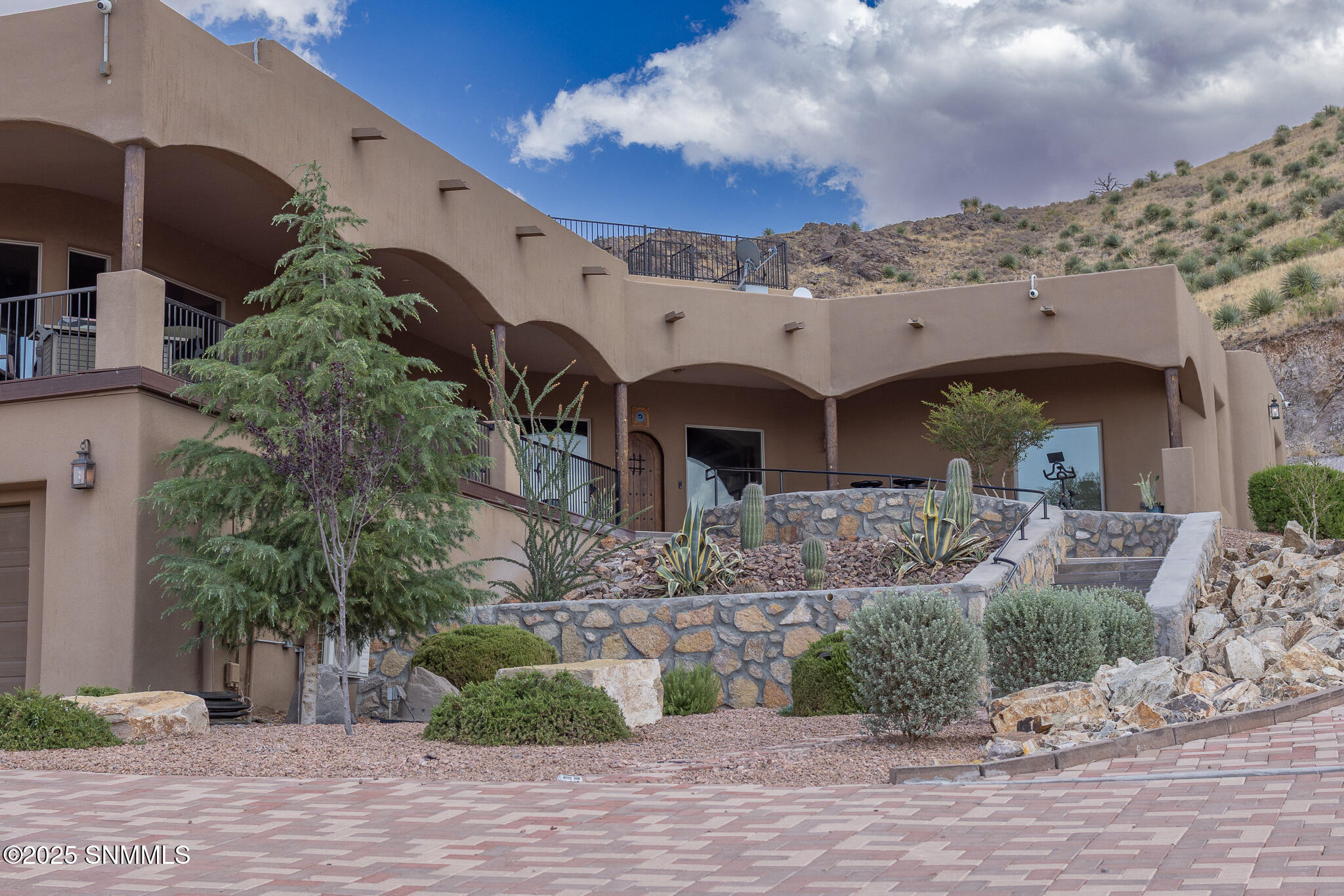 CW front closeup 9C50D3DA-C068-4D68-A5CA