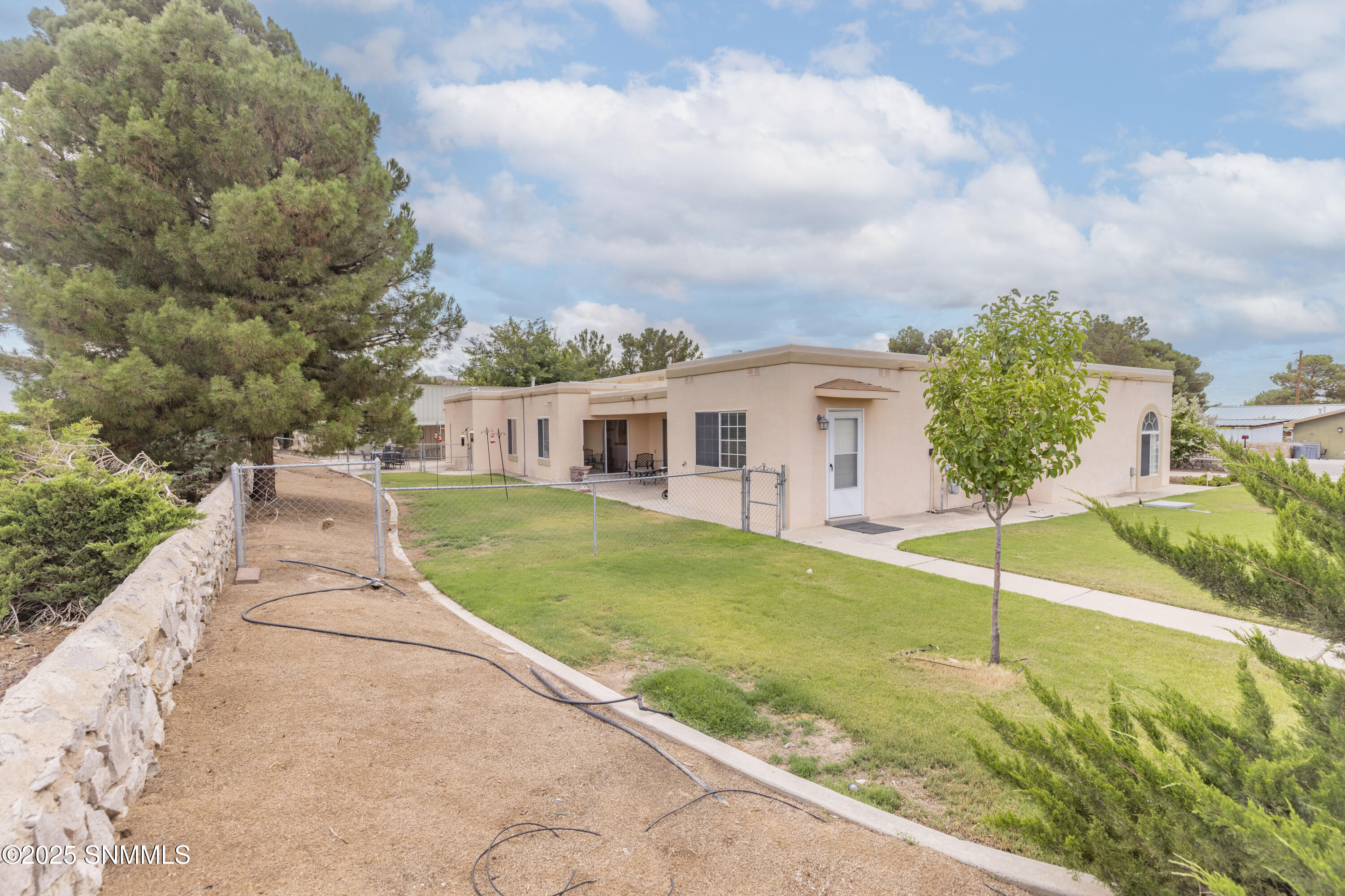 casita entrance on east side