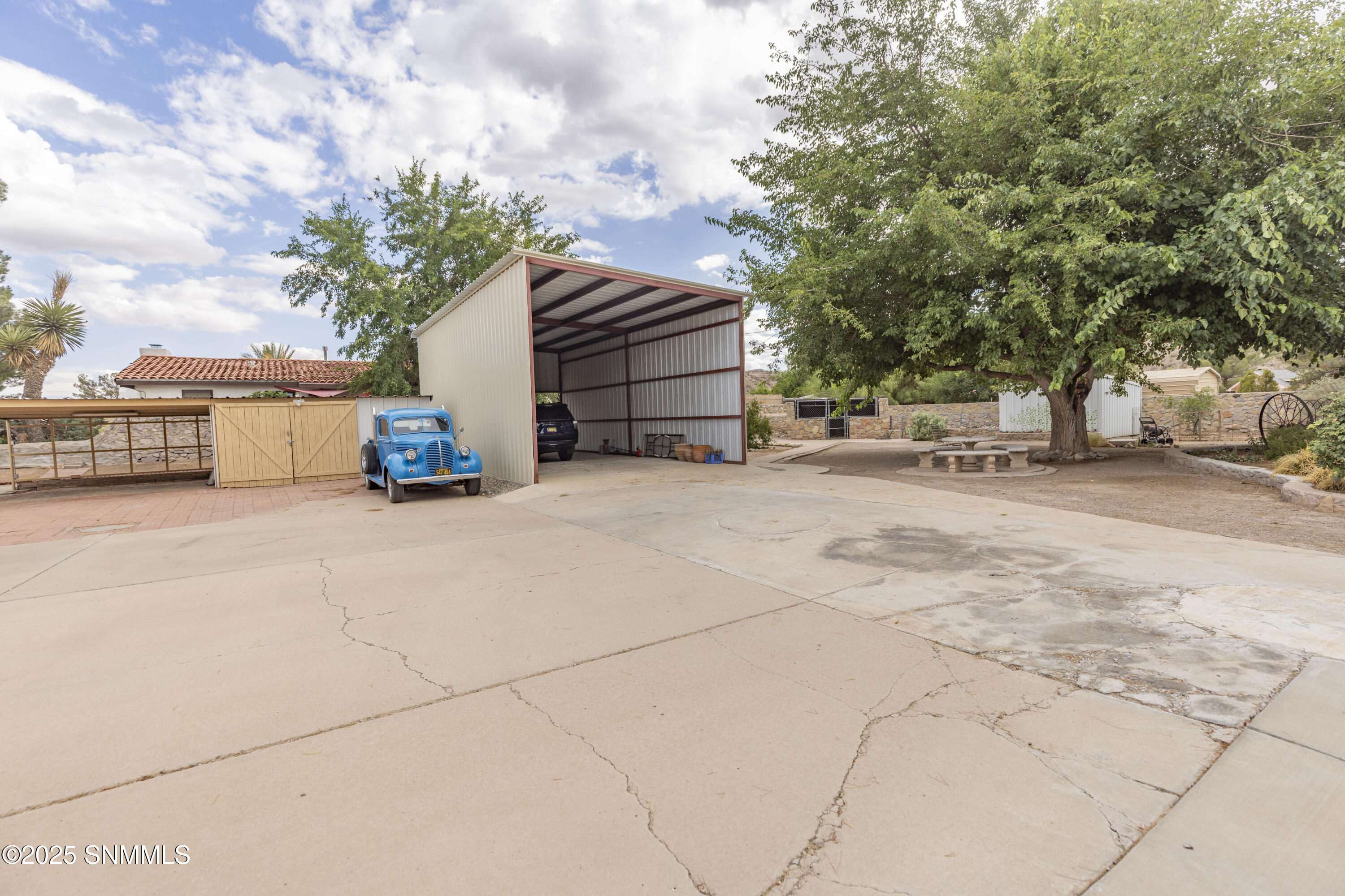 Large yard for entertaining