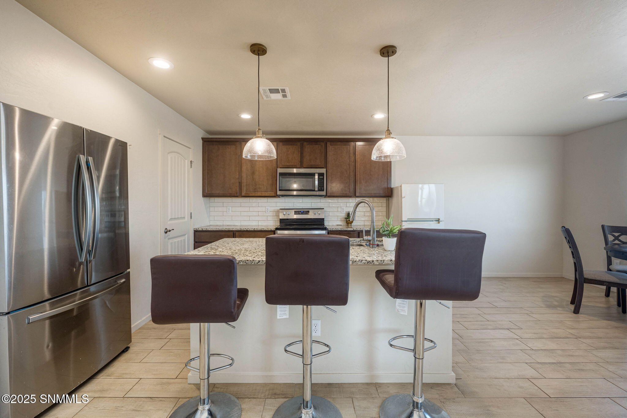 11-web-or-mls-Snappin Homes (Kailasa4925