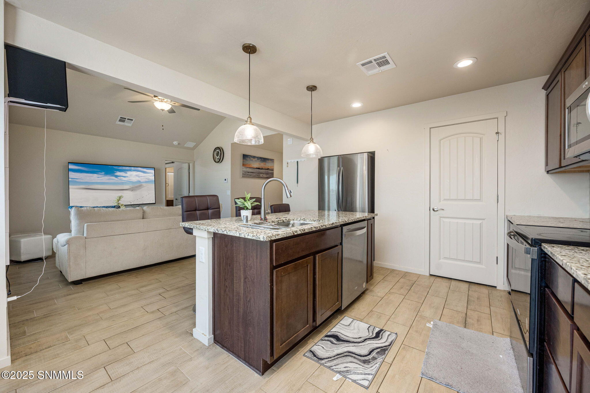 14-web-or-mls-Snappin Homes (Kailasa4925