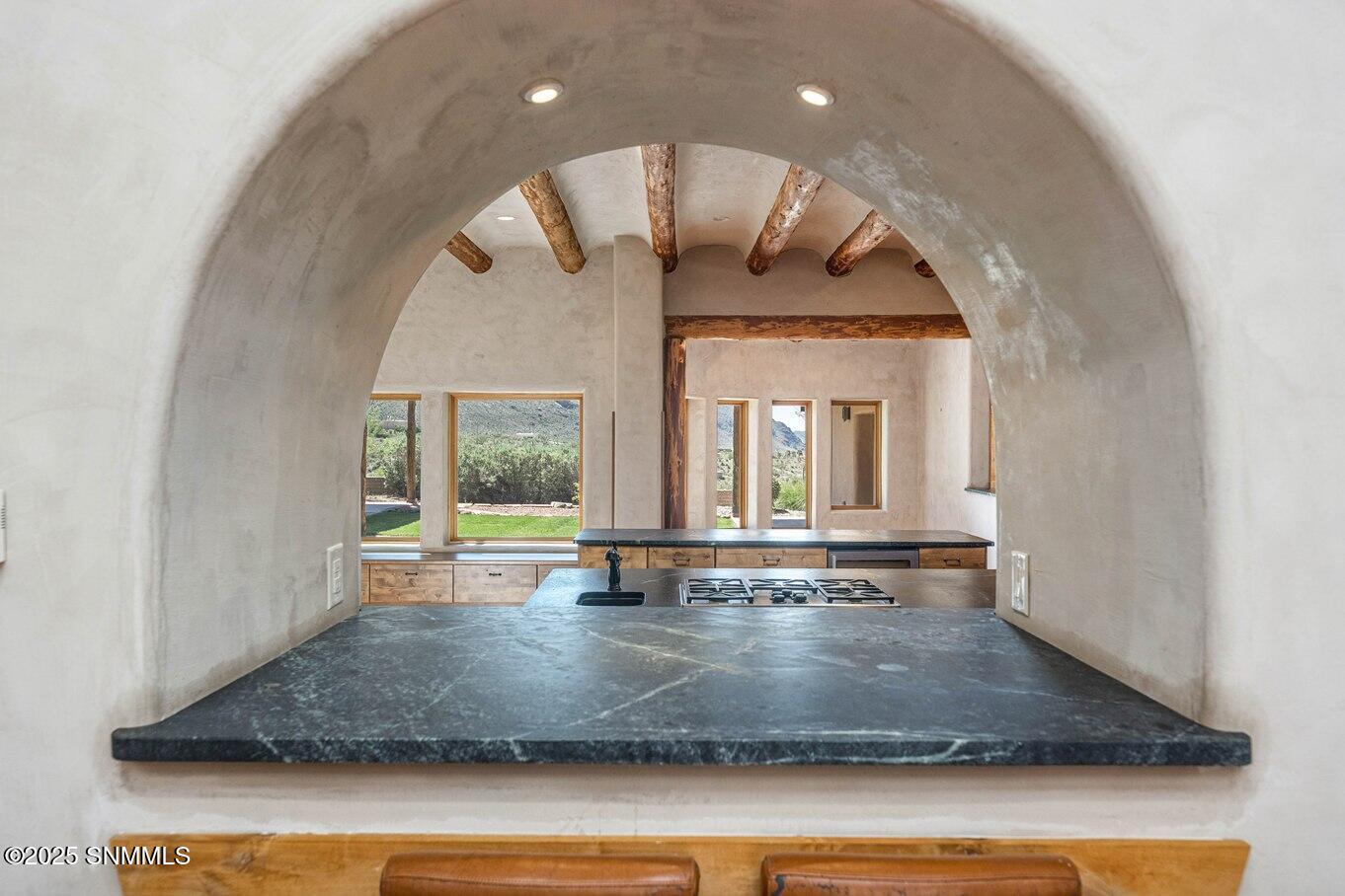 11-Pass Thru-LR to Kitchen-12 Loma Real