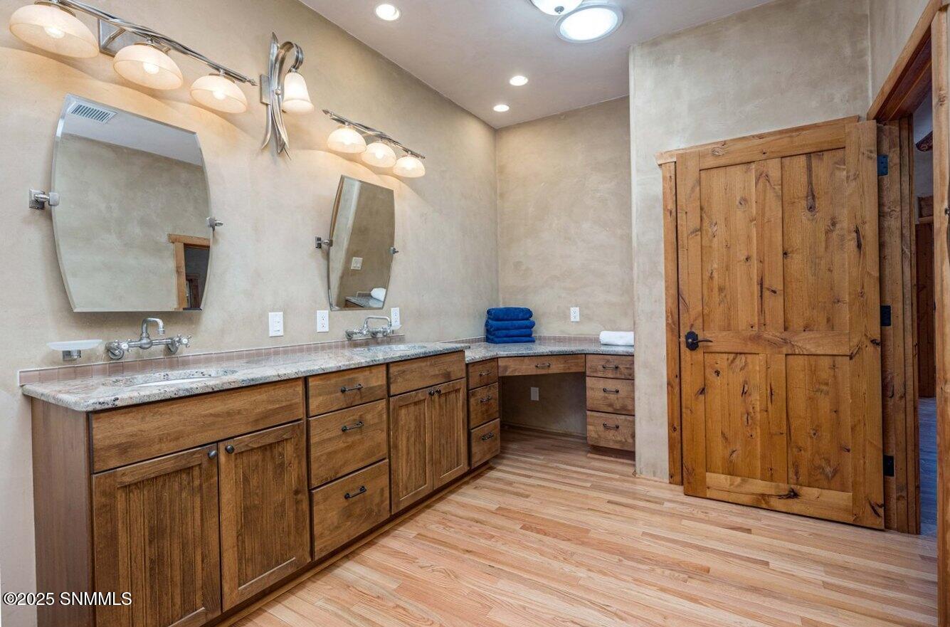 26-Master Bath-12 Loma Real Rd