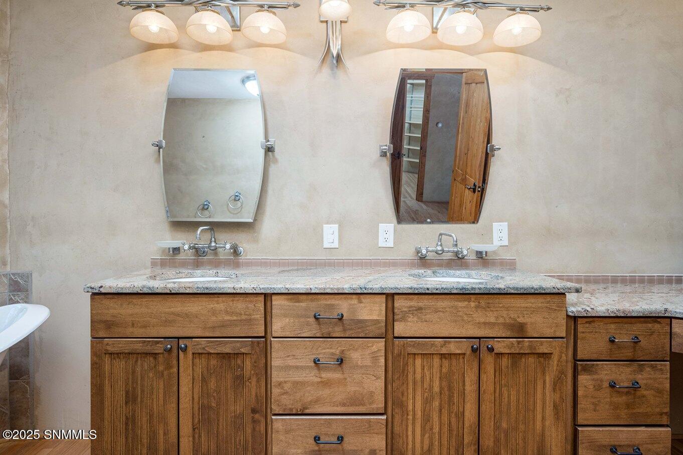 27-Master Bath-12 Loma Real Rd