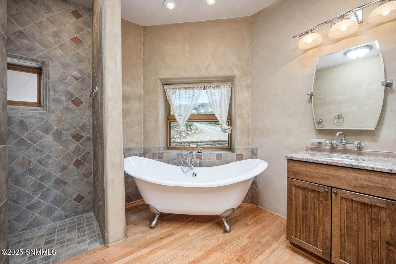 29-Master Bath-12 Loma Real Rd