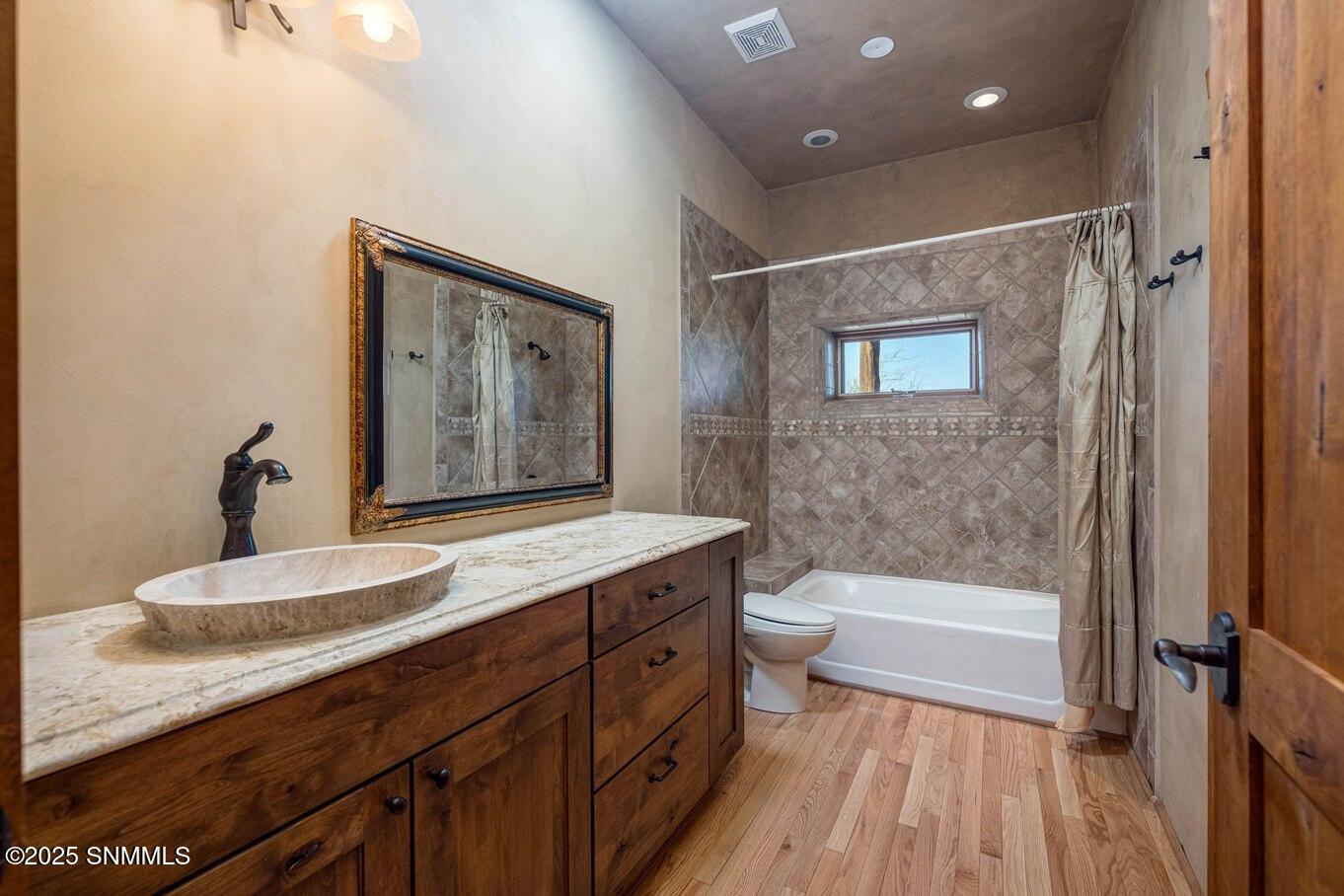 41-Bathroom3-12 Loma Real Rd