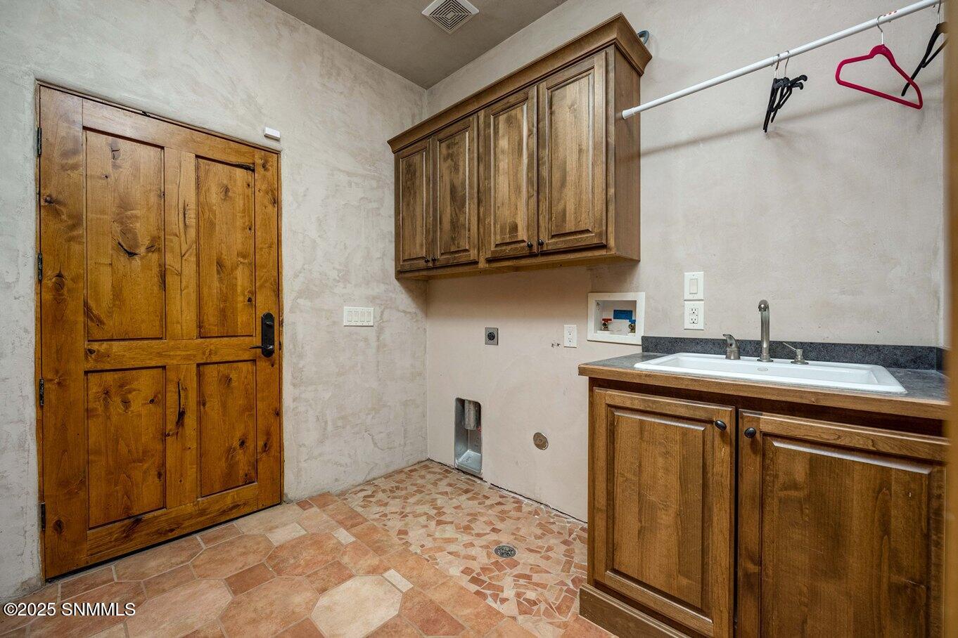 45-Utility Rm-12 Loma Real Rd