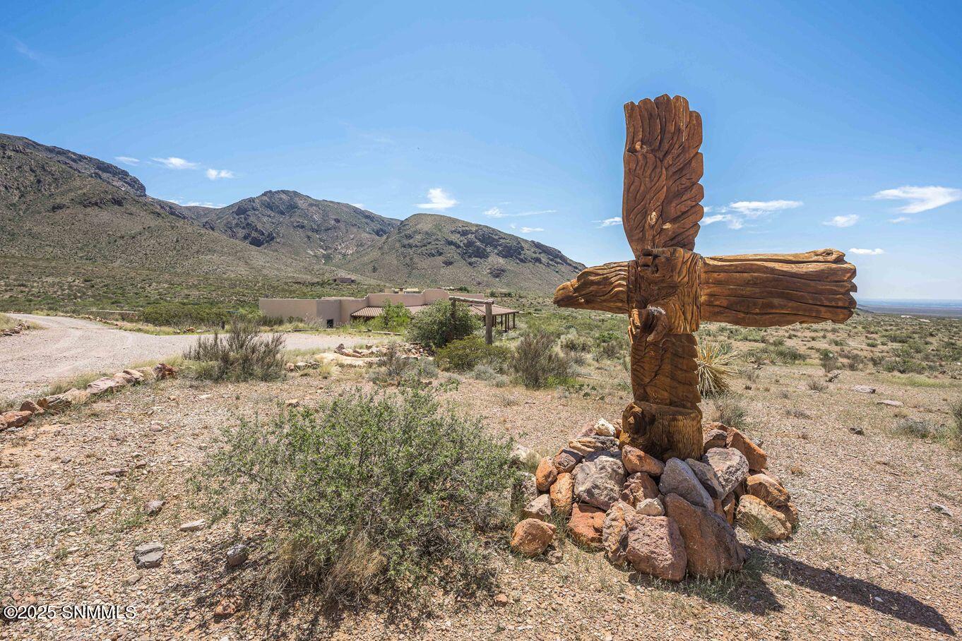 66-Driveway Flying Eagle-12 Loma Real Rd