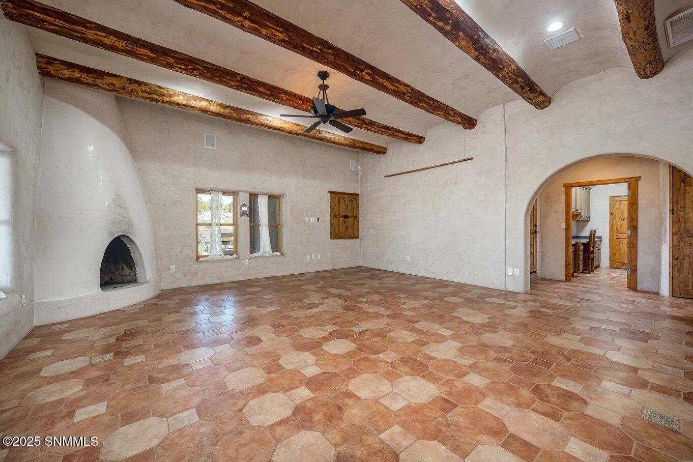 07-Living Room-12 Loma Real R