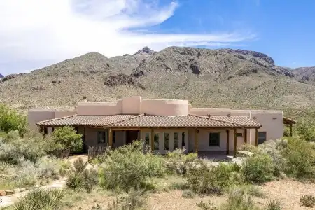 12 Loma Real Road, Las Cruces, New Mexico 88011, 4 Bedrooms Bedrooms, ,2.75 BathroomsBathrooms,Residential,For Sale,Loma Real,2502659