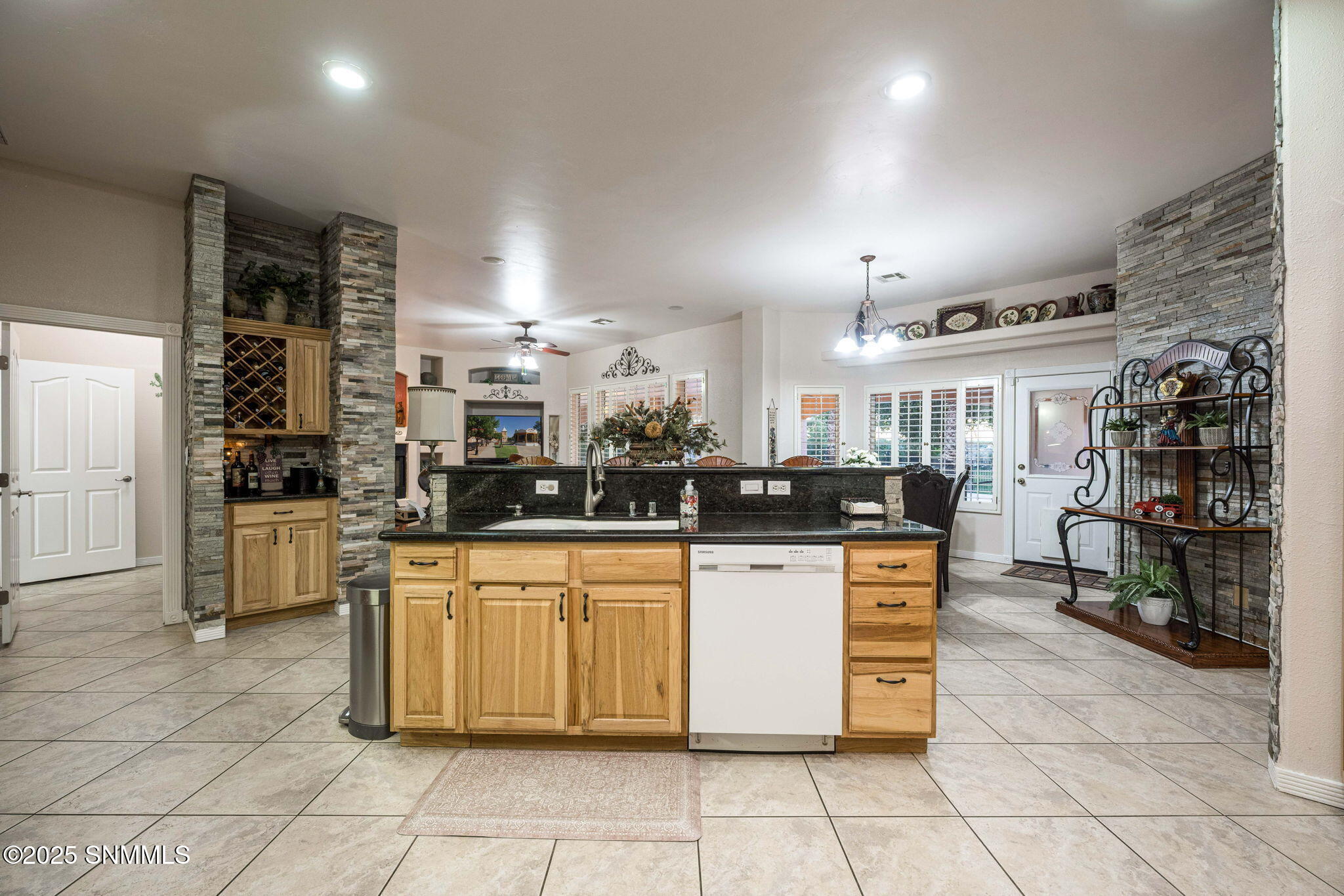 22-web-or-mls-Snappin Homes (OldFarm2750