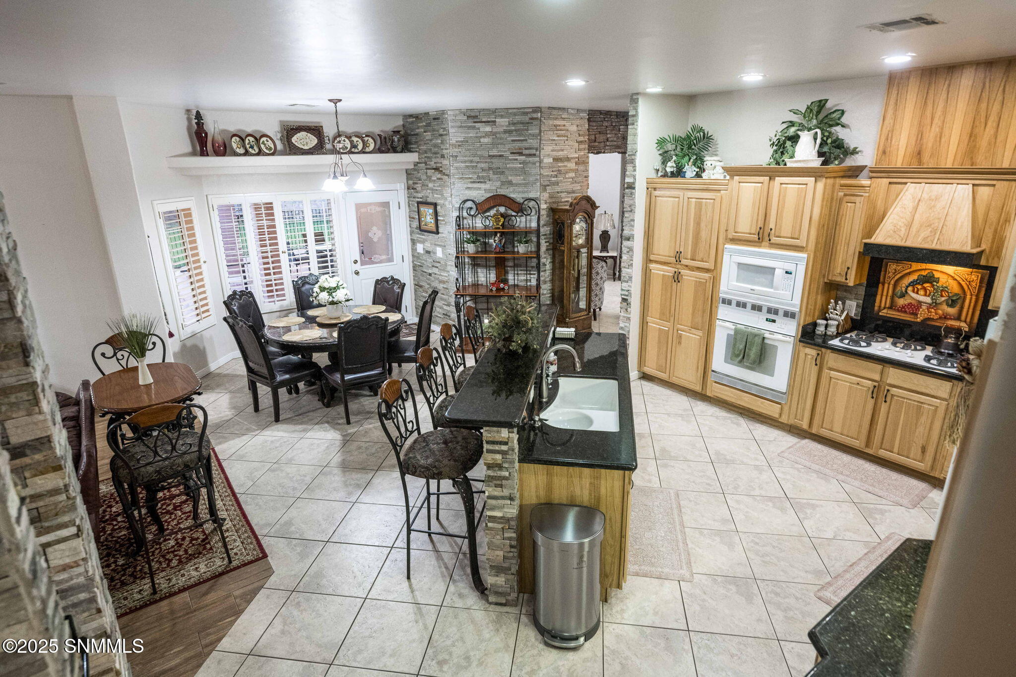 24-web-or-mls-Snappin Homes (OldFarm2750