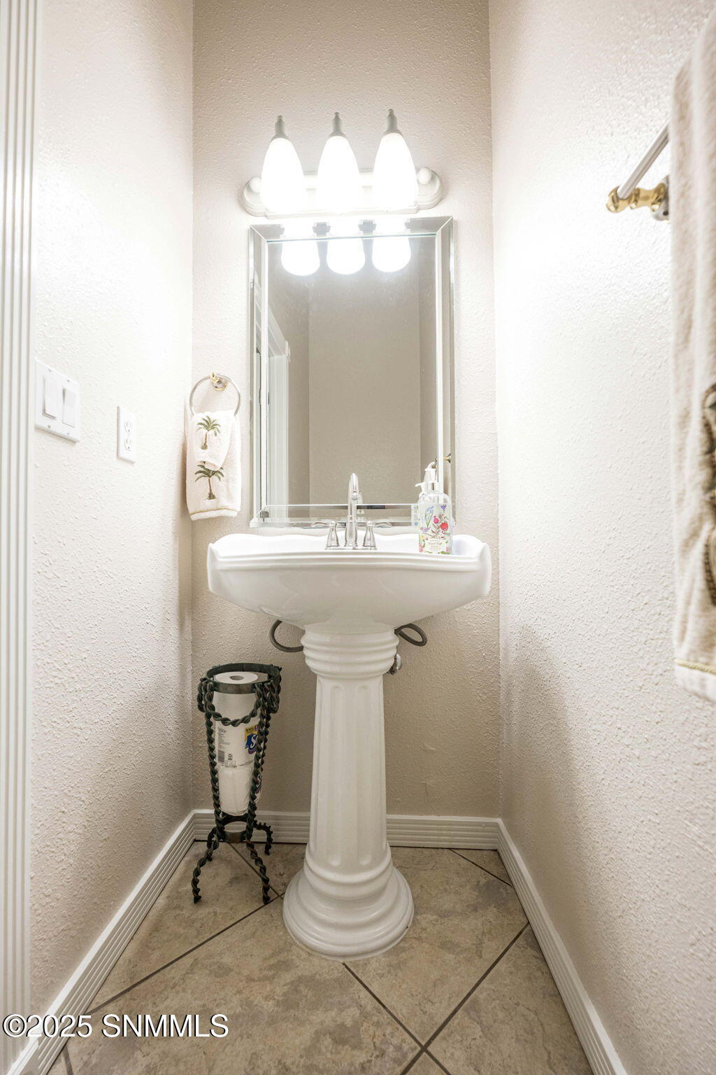 30-web-or-mls-Snappin Homes (OldFarm2750