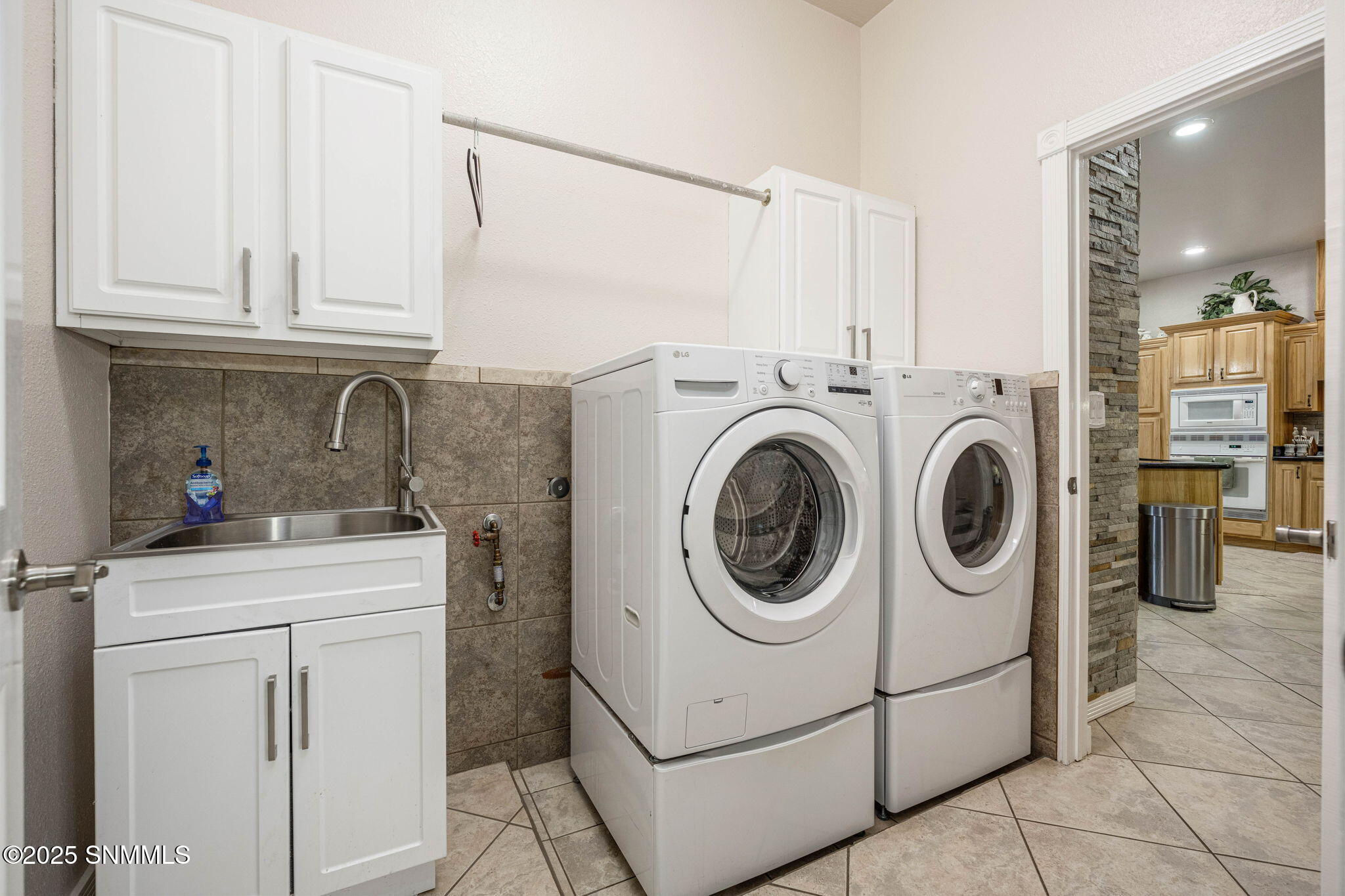 49-web-or-mls-Snappin Homes (OldFarm2750