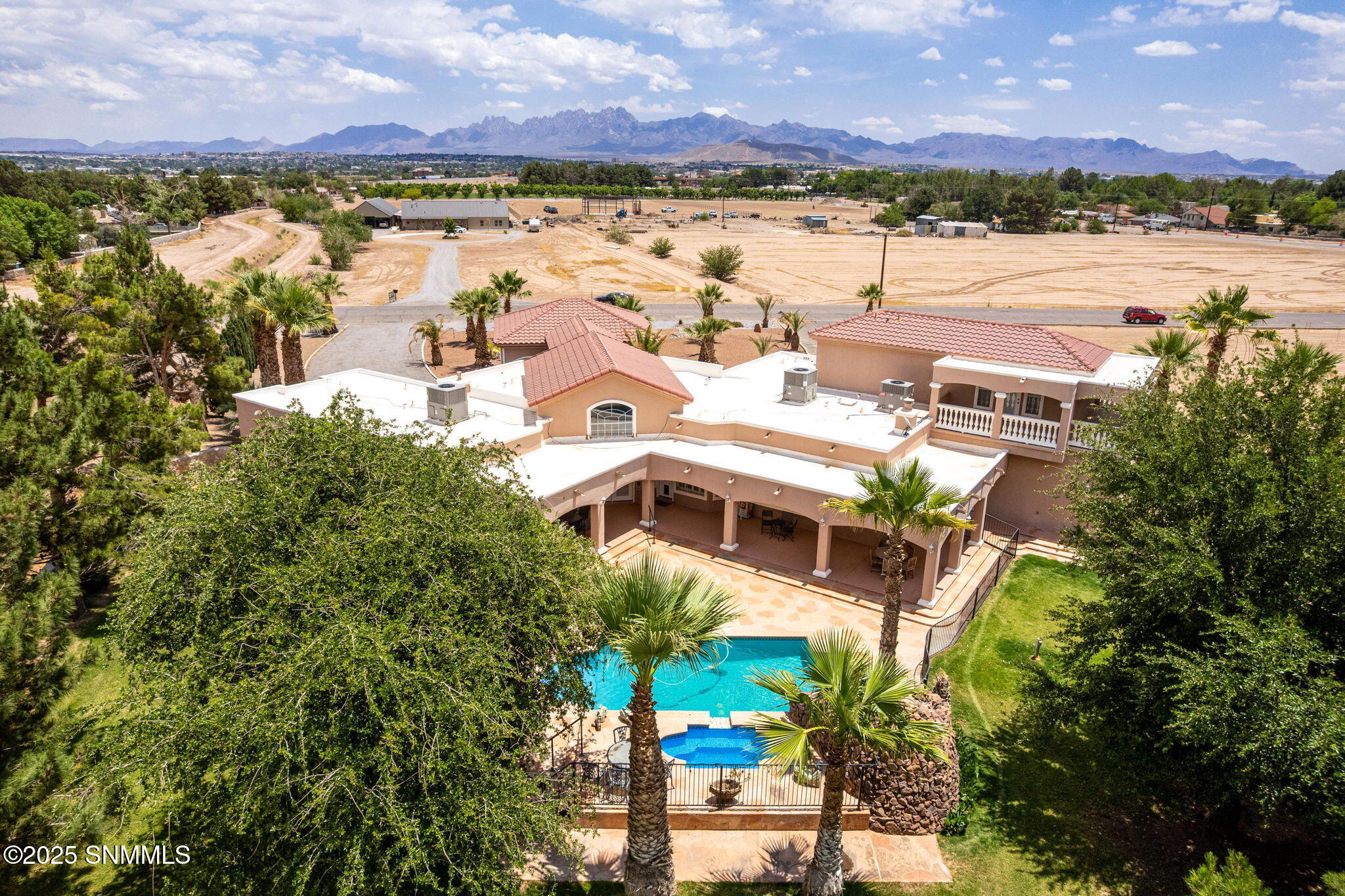 80-web-or-mls-Snappin Homes (OldFarm2750