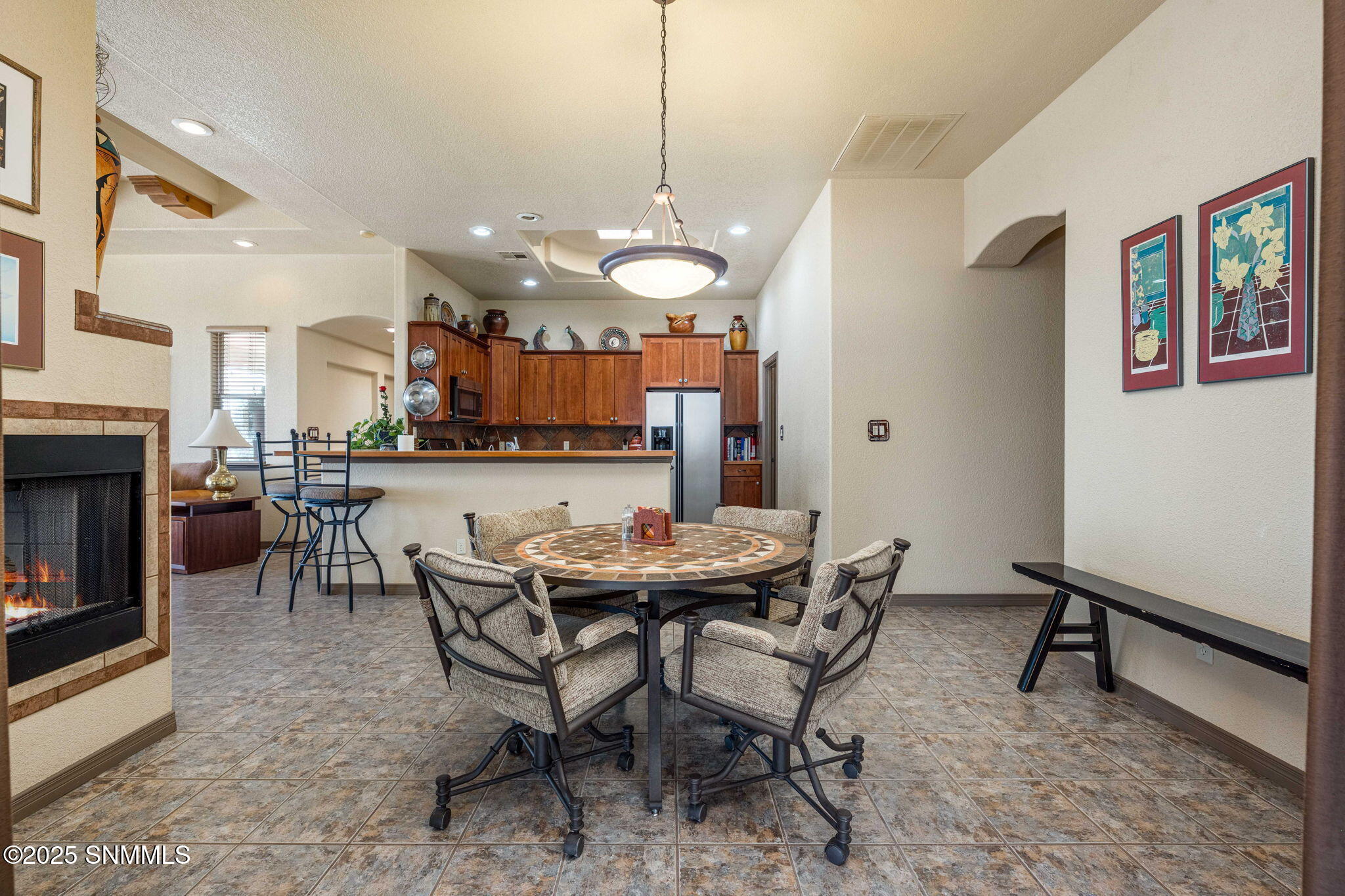 14-web-or-mls-Snappin Homes (SpaceMurals