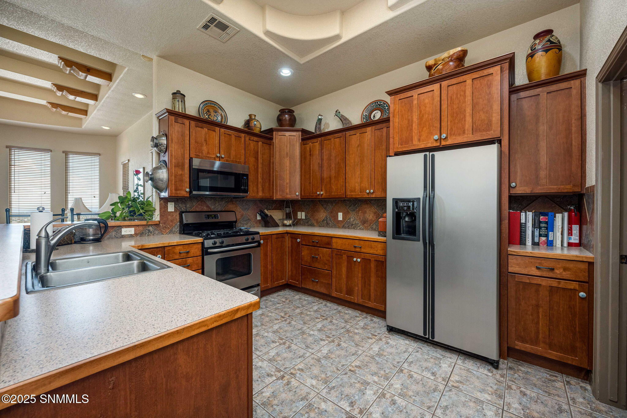 16-web-or-mls-Snappin Homes (SpaceMurals