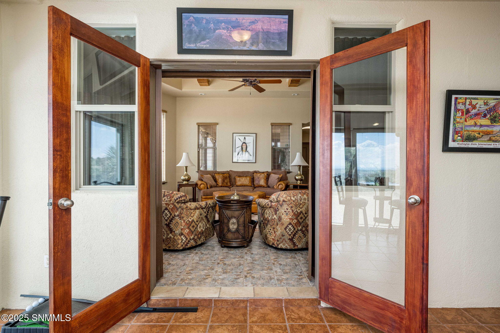 20-web-or-mls-Snappin Homes (SpaceMurals