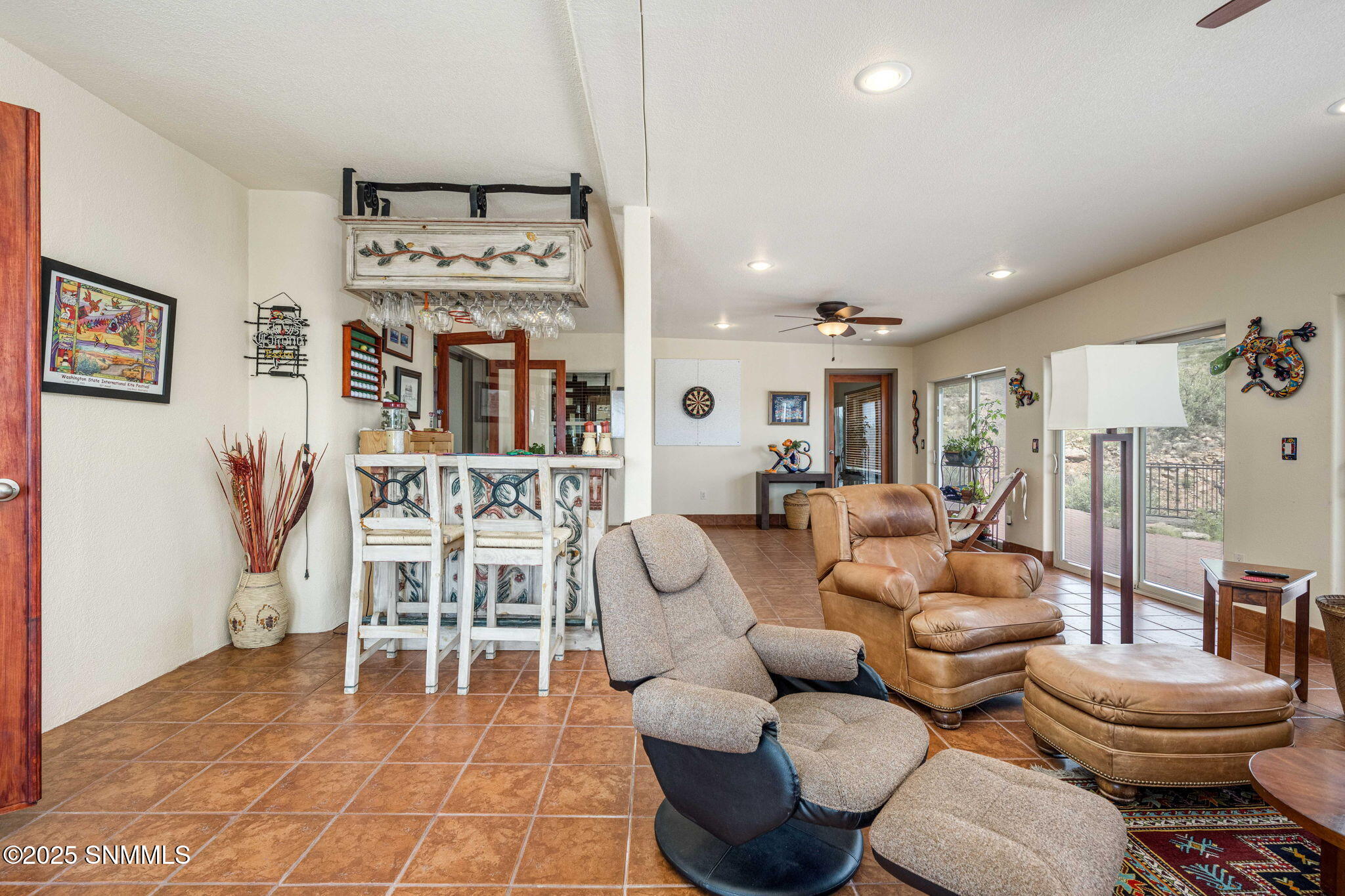 22-web-or-mls-Snappin Homes (SpaceMurals