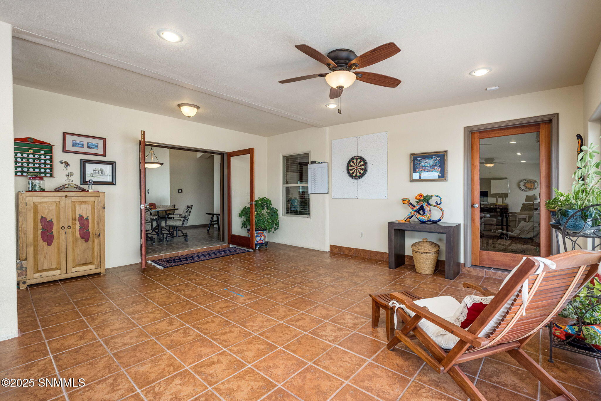 23-web-or-mls-Snappin Homes (SpaceMurals