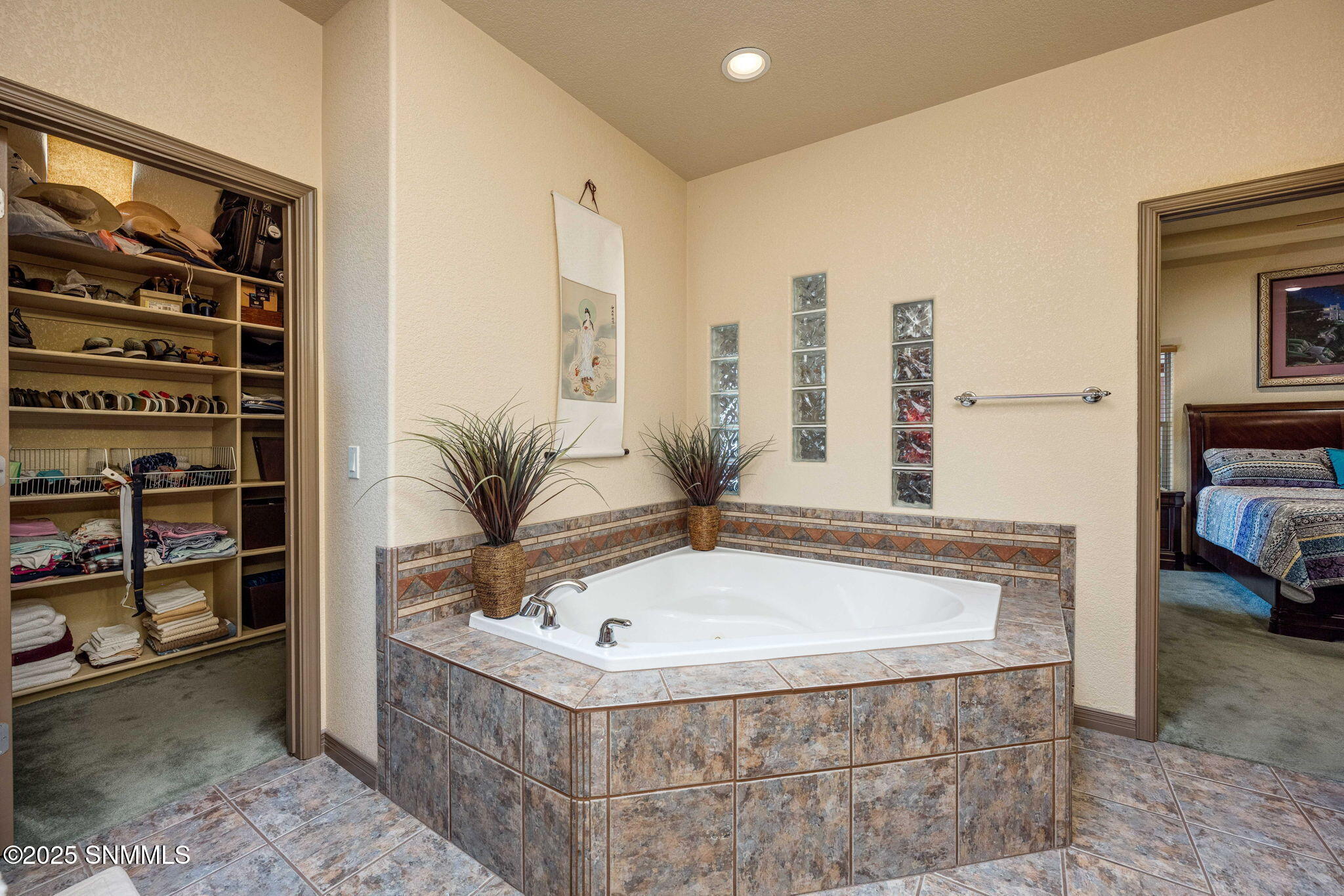 32-web-or-mls-Snappin Homes (SpaceMurals