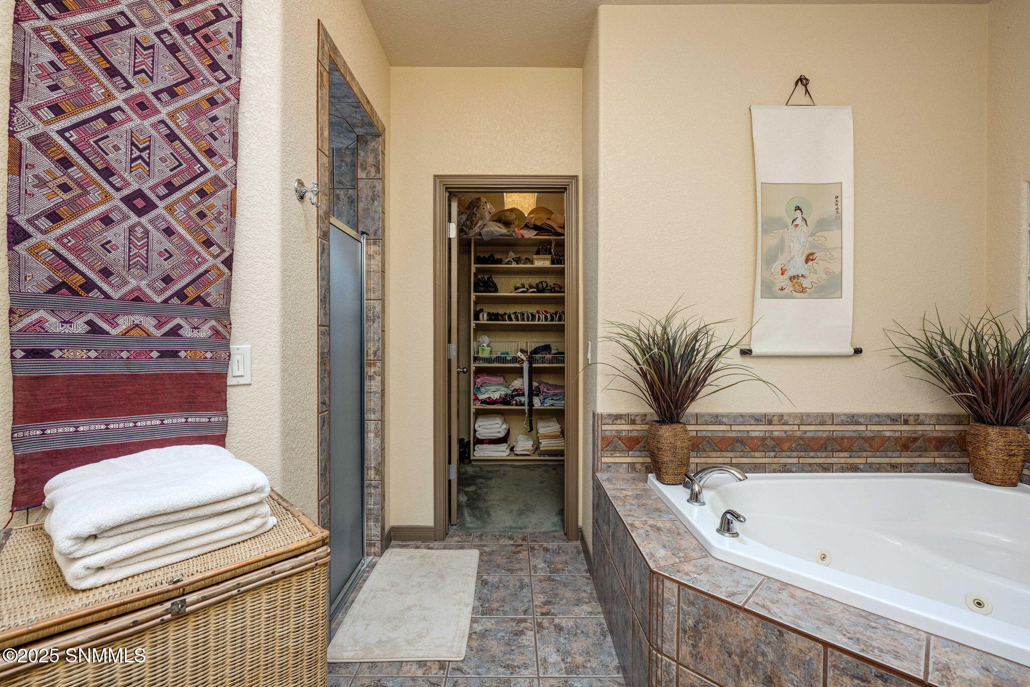 33-web-or-mls-Snappin Homes (SpaceMurals