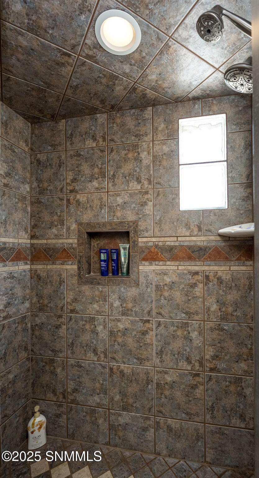 34-web-or-mls-Snappin Homes (SpaceMurals