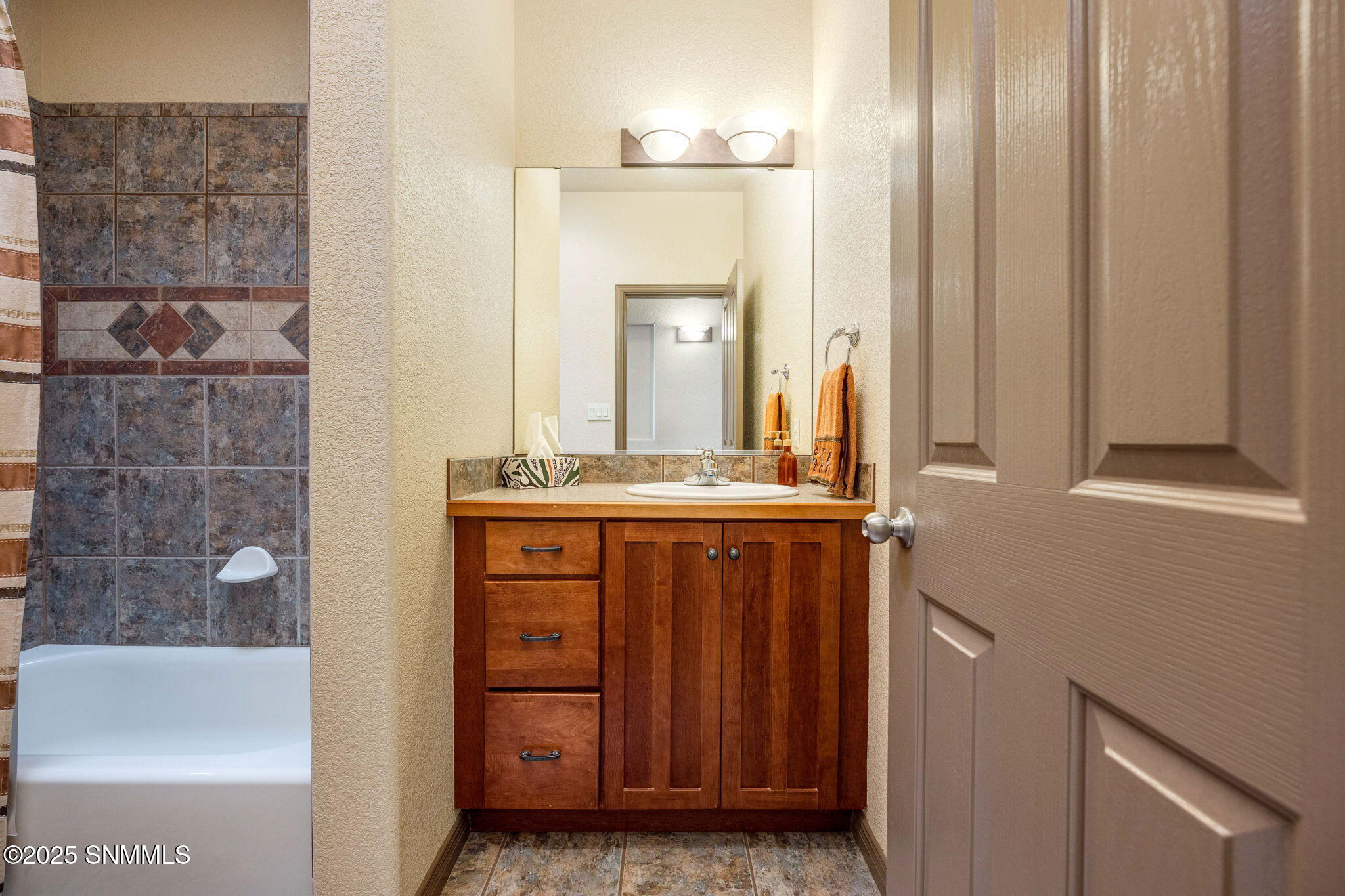 38-web-or-mls-Snappin Homes (SpaceMurals