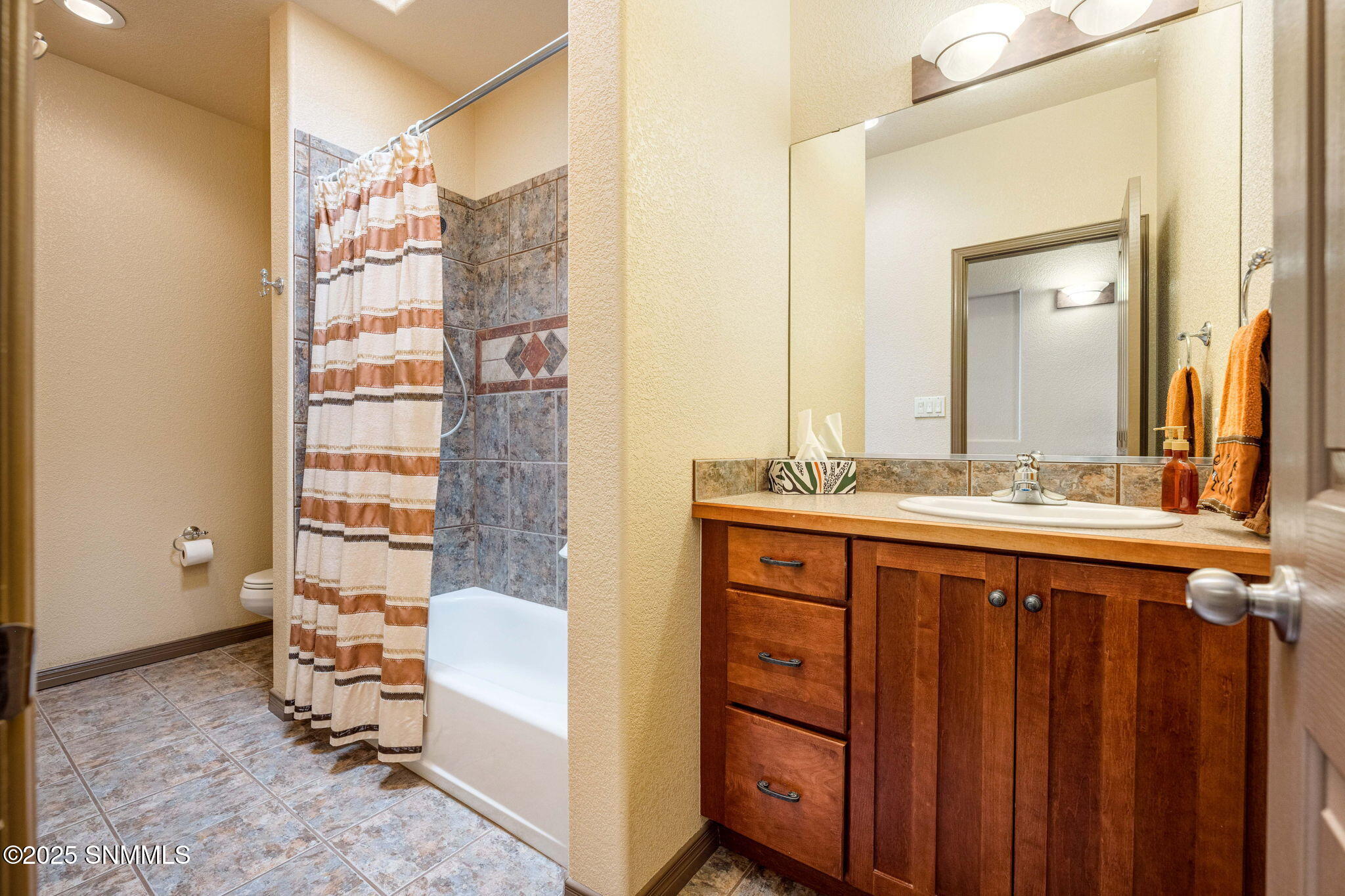 39-web-or-mls-Snappin Homes (SpaceMurals