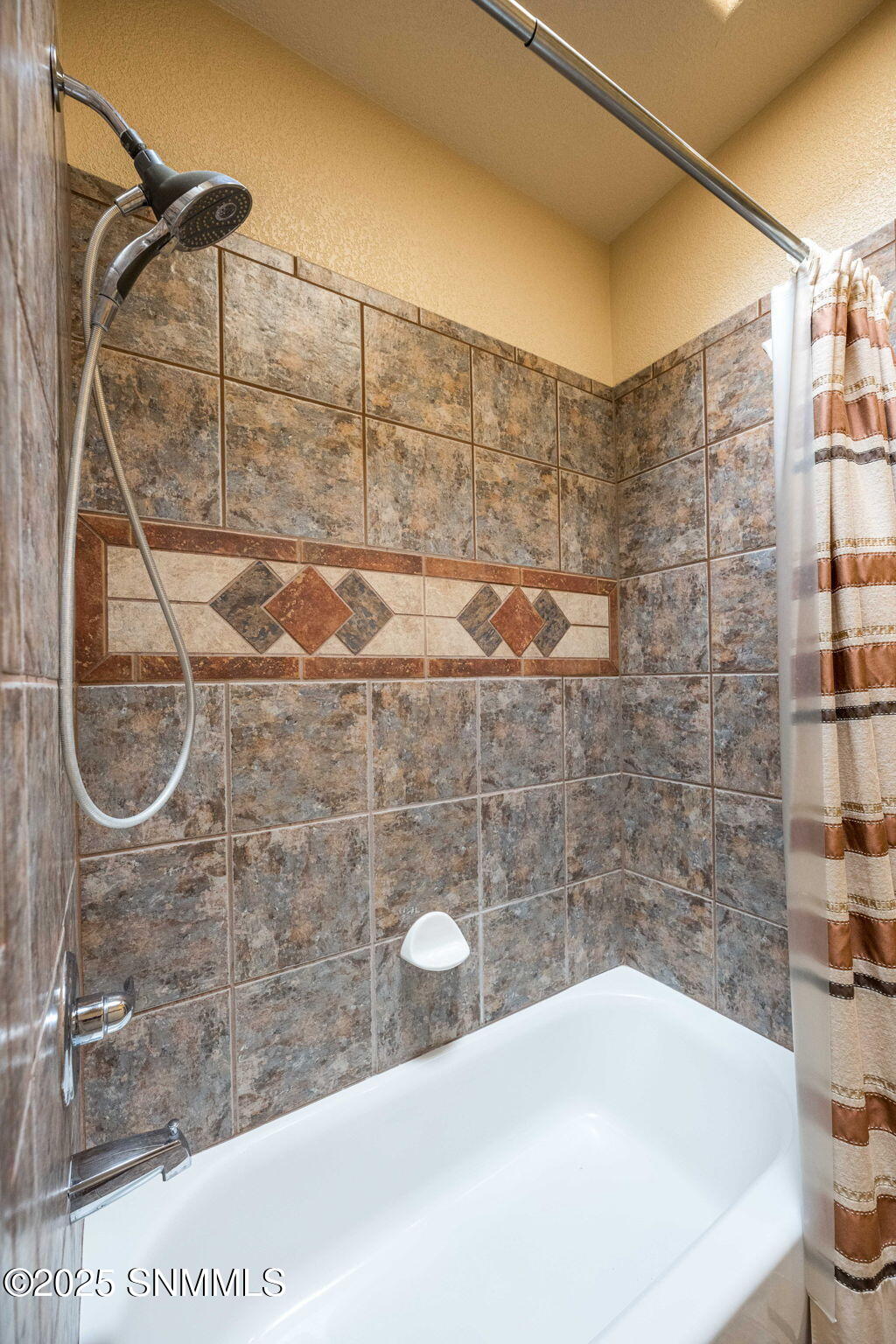 40-web-or-mls-Snappin Homes (SpaceMurals