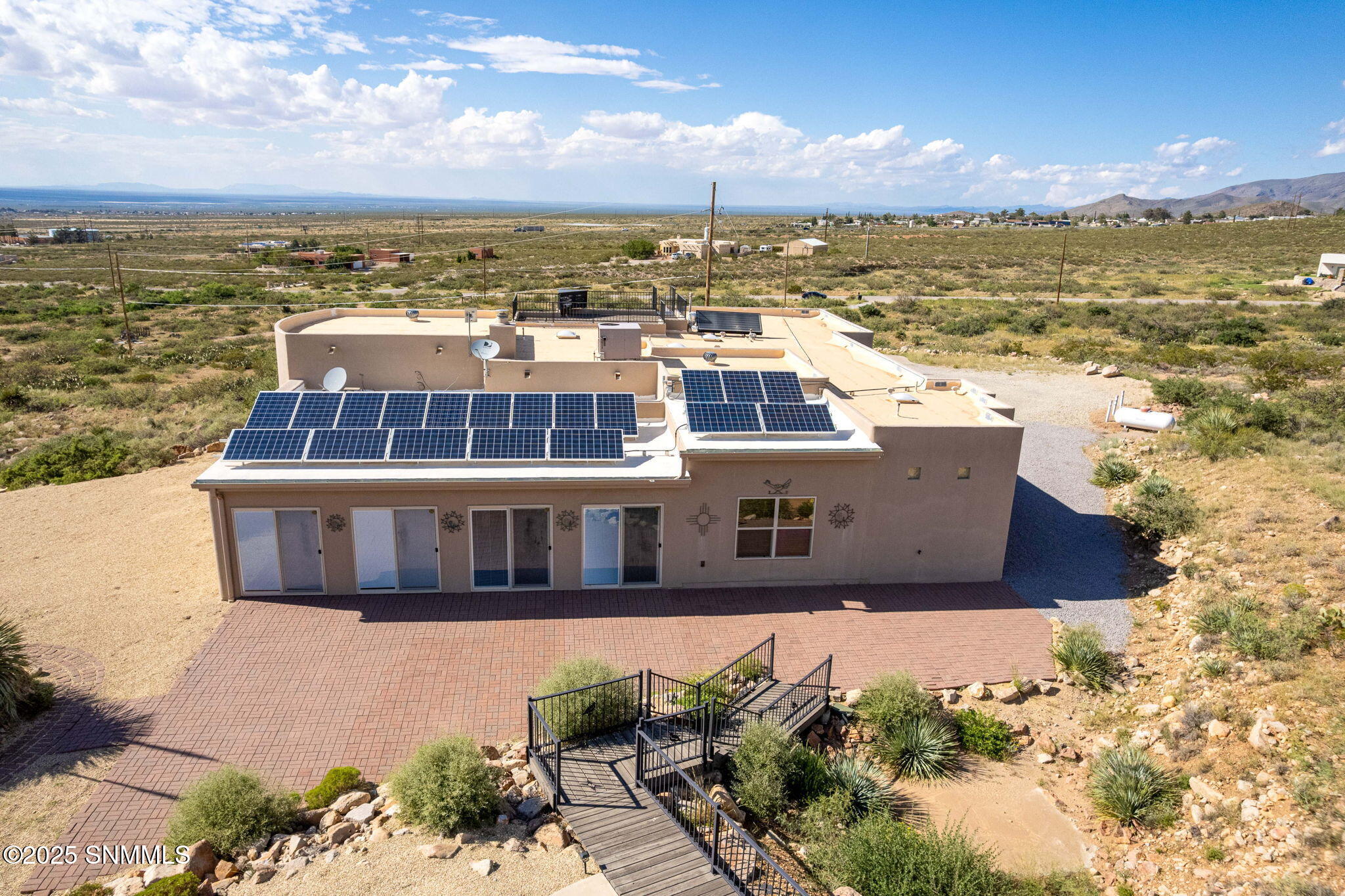 76-web-or-mls-Snappin Homes (SpaceMurals