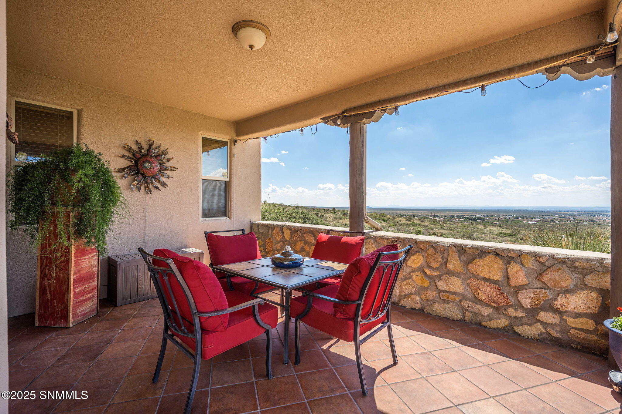 6-web-or-mls-Snappin Homes (SpaceMurals1