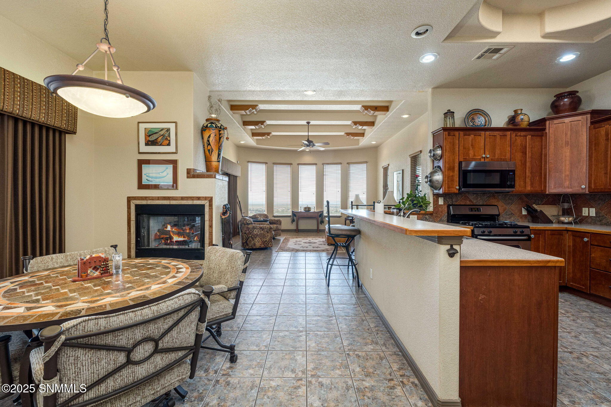 15-web-or-mls-Snappin Homes (SpaceMurals