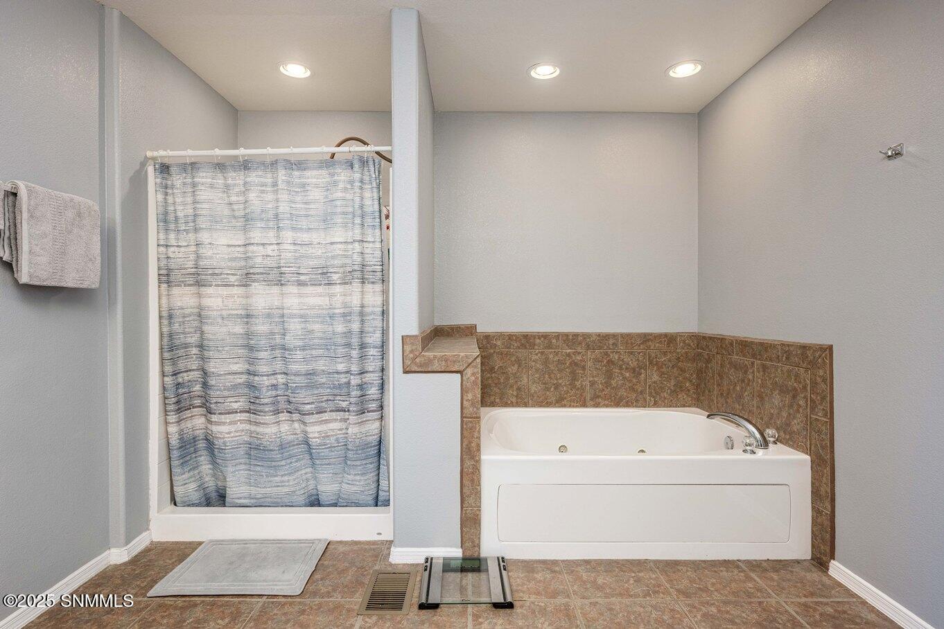 20-Master Bath-4640 Salado Creek-31