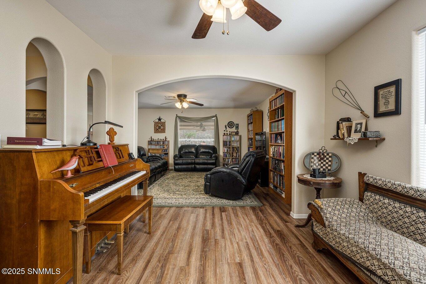 07-Living Rm-4640 Salado Creek-10