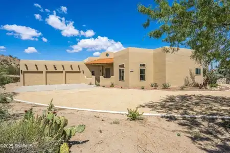 1810 Vista Sierra Court, Las Cruces, New Mexico 88005, 4 Bedrooms Bedrooms, ,2.5 BathroomsBathrooms,Residential,For Sale,Vista Sierra,2502738