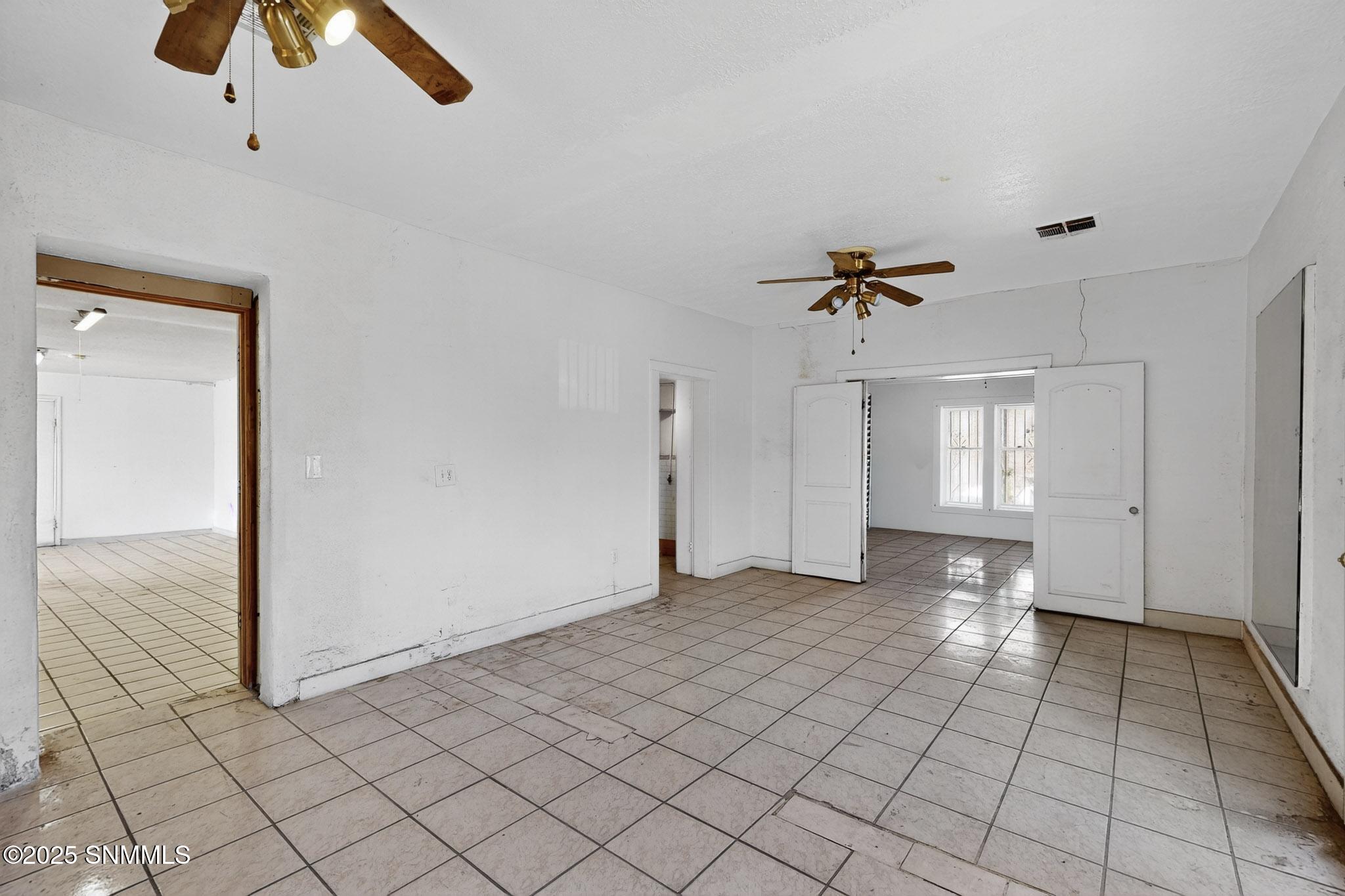 Kitchen:Dinning Space