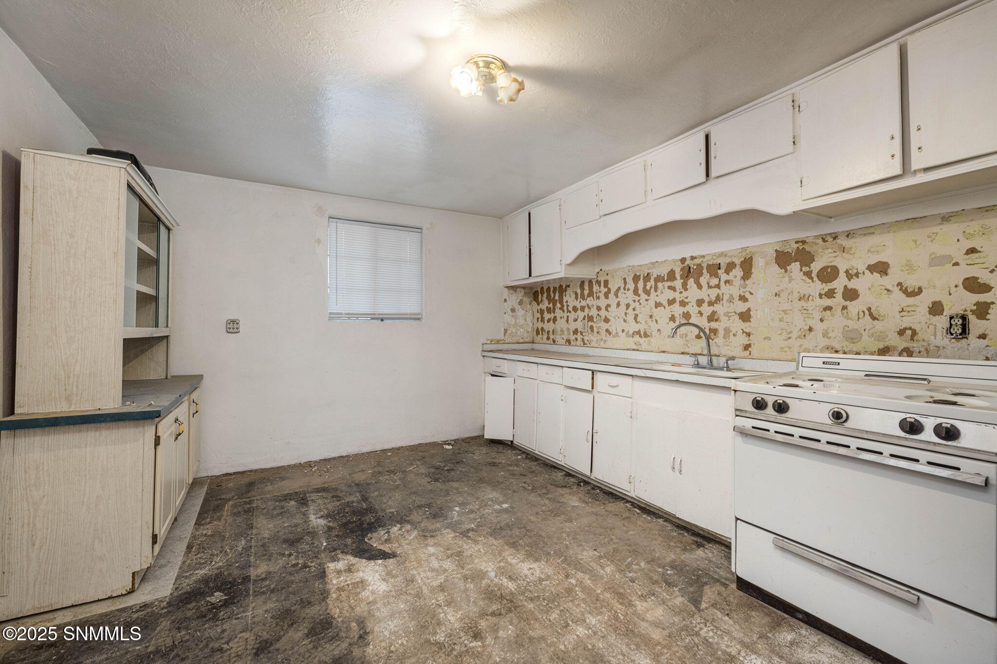 10-web-or-mls-Snappin Homes (Martinez240